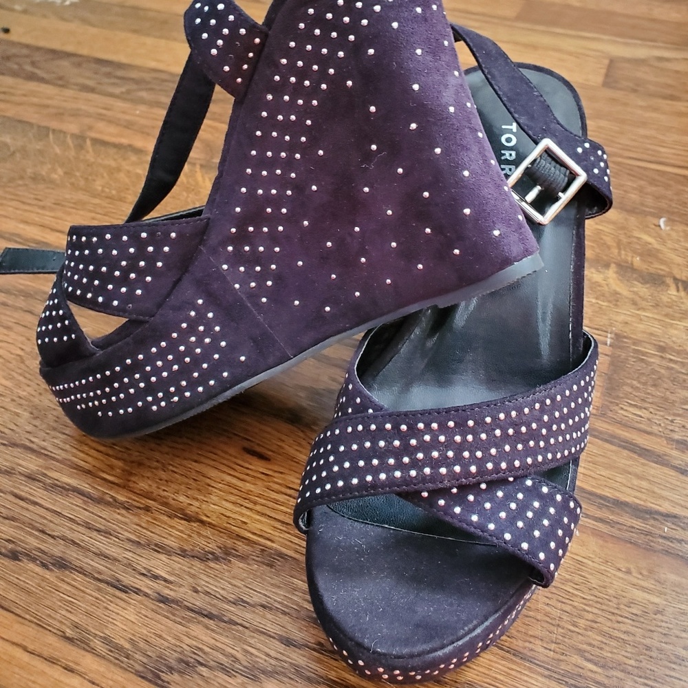 Tiny studded silver wedges Torrid